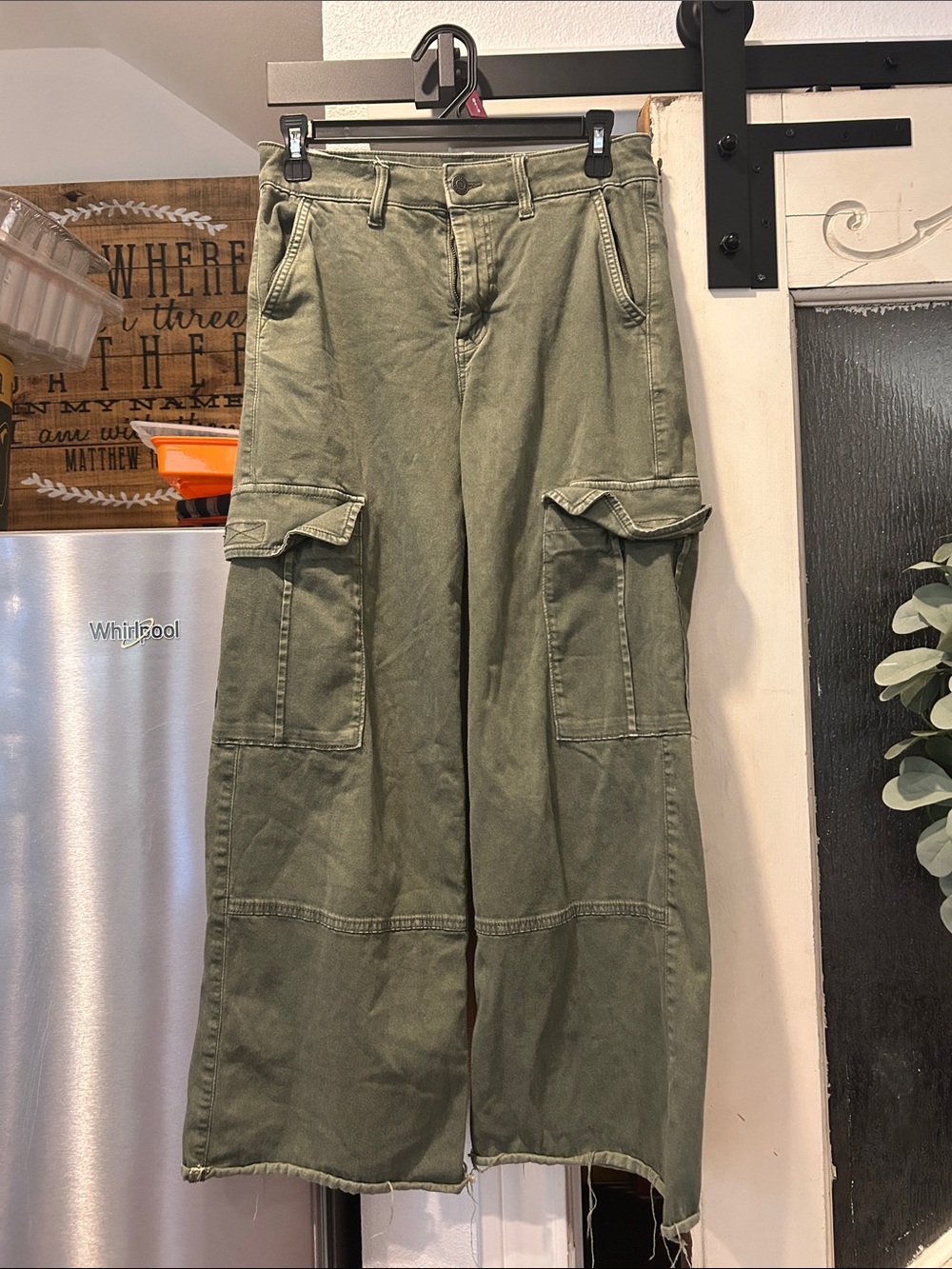 American Eagle Outfitters Olive Green Wide-Leg Cargo Pants